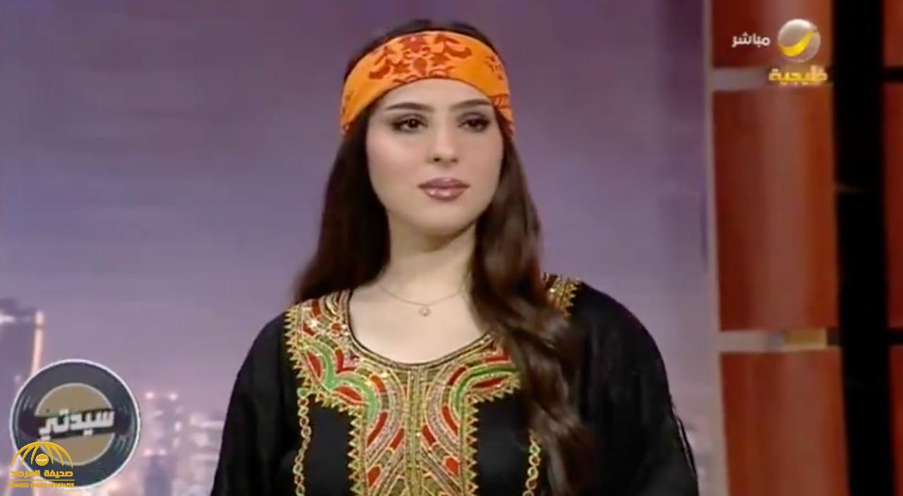 شاهد.. مصممة أزياء تكشف مفاجأة حول سبب وضع المنديل البرتقالي على رأس الفتاة في منطقة الجنوب شاهد.. مصممة أزياء تكشف مفاجأة حول سبب وضع المنديل البرتقالي على رأس الفتاة في منطقة الجنوب