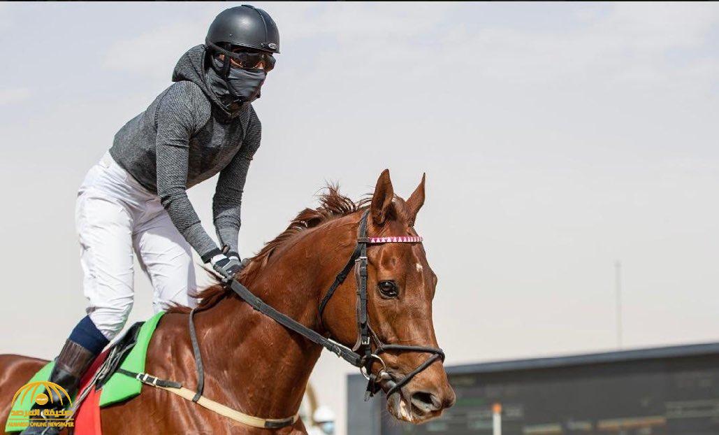 شاهد .. "مضاوي القحطاني" أول فارسة سعودية تحصل على رخصة "خيال" من ميدان الجنادرية