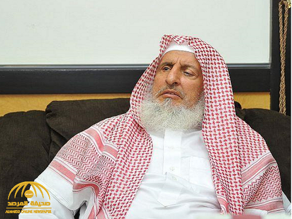 شاهد.. ردة فعل مفتي المملكة بعد غياب مؤذن جامع الإمام تركي بن عبدالله بالرياض!