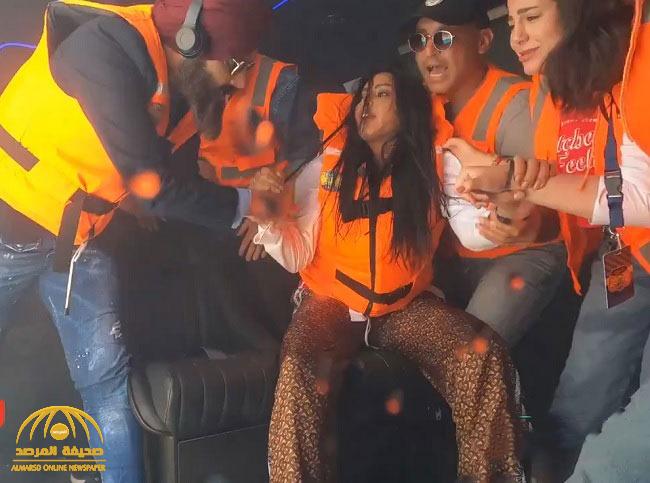 شاهد.. لحظة سحب "ريم عبدالله" بالقوة من كبسولة "رامز عقله طار" وسقوطها من ارتفاع مخيف في الماء