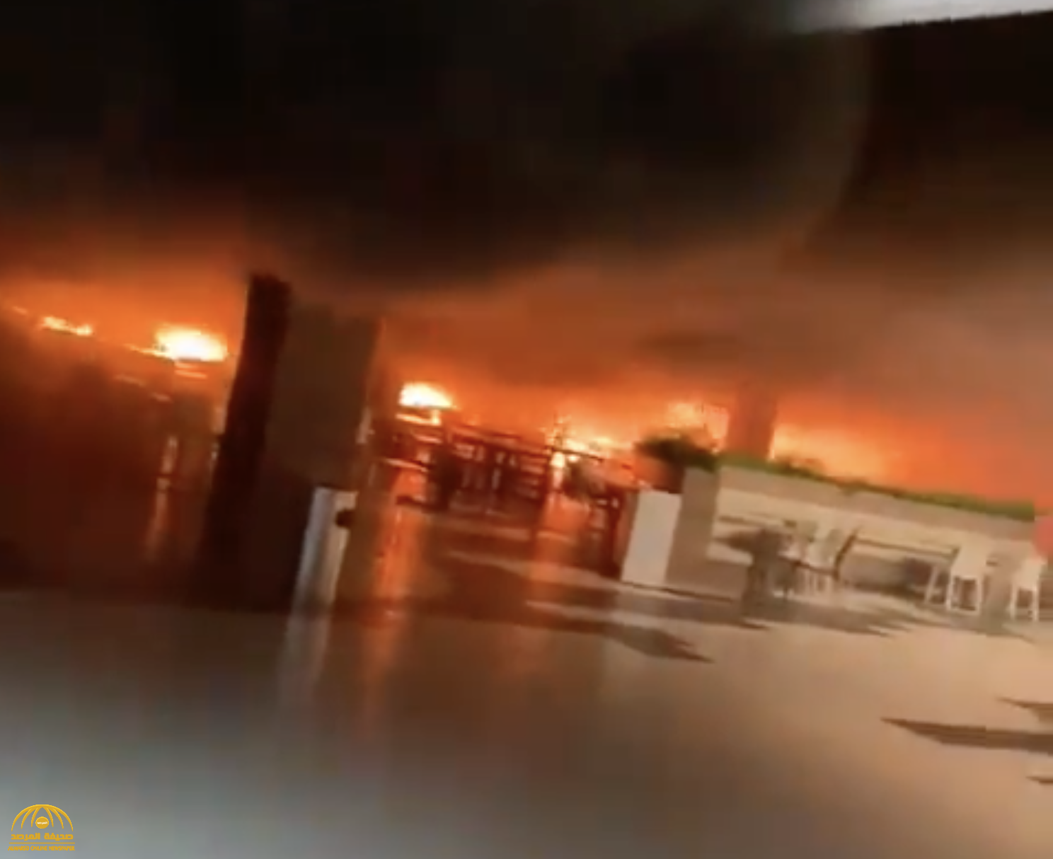 شاهد: حريق ضخم داخل مجمع صحارى مول بالرياض