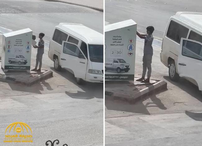 شاهد: عامل يسرق "حاوية ملابس" .. وعند انتهائه كانت المفاجأة