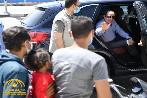 شاهد : السيسي يتوقف وسط الطريق ليتحدث مع قائد دراجة نارية : رايحين فين؟