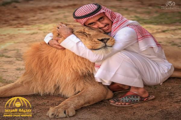 بعد افتراس أسد لصاحبه بالرياض.. شاهد: مغردون يعيدون تداول فيديوهات سابقة لـ"أسامة الدغيري" ويطالبونه بأخذ العبرة بعد افتراس أسد لصاحبه بالرياض.. شاهد: مغردون يعيدون تداول فيديوهات سابقة لـ"أسامة الدغيري" ويطالبونه بأخذ العبرة