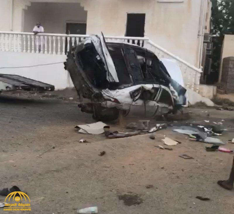 حادث مروع في جازان واختفاء السائق من المركبة.. وبعد البحث عنه عثر على جثته في مكان لا يخطر على بال-صور وفيديو