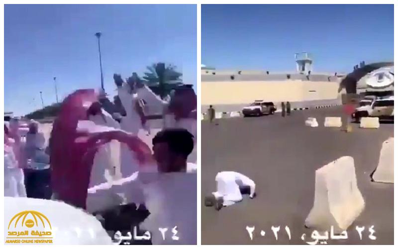 شاهد لحظة تكبير وسجود أحد الأشخاص بعد العفو عن قاتل في ساحة القصاص بتبوك