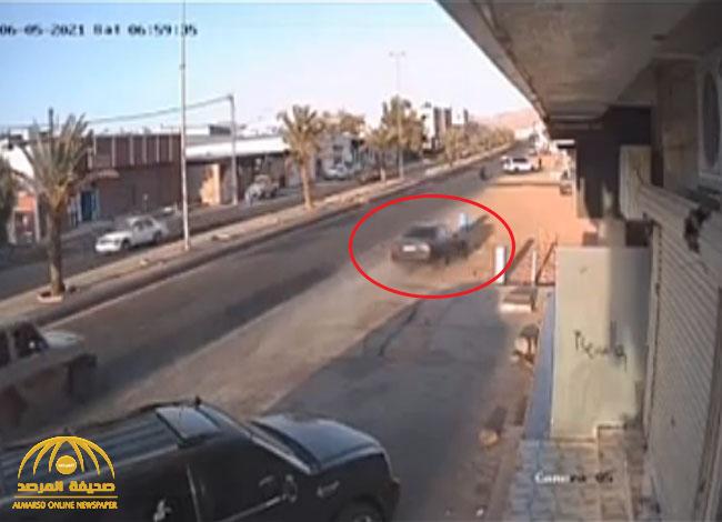 شاهد.. حادث مروري ينهي حياة مواطنة في حقل