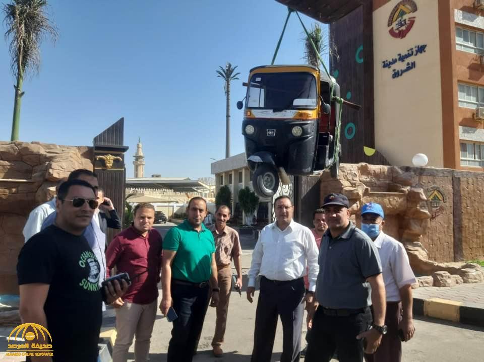 شاهد.. كيف عاقبت مدينة الشروق المصرية "توك توك" تسلل إليها!