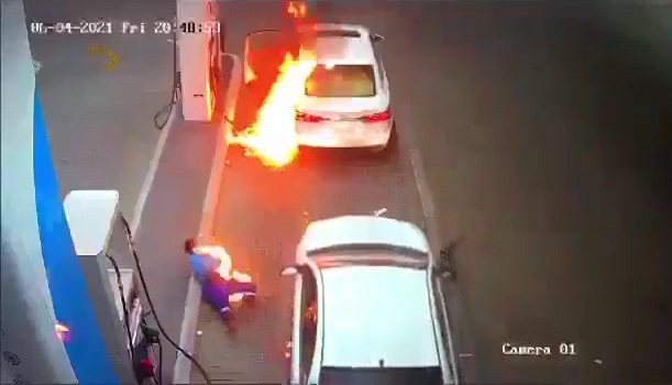 بيان من الدفاع المدني يكشف ملابسات اشتعال النار في مركبة بمحطة وقود في عنيزة