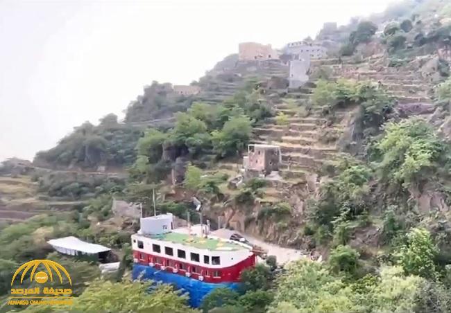 شاهد : مواطن يبني منزلًا على شكل باخرة في جبال فيفاء ويكشف عن خطة المرحلة القادمة