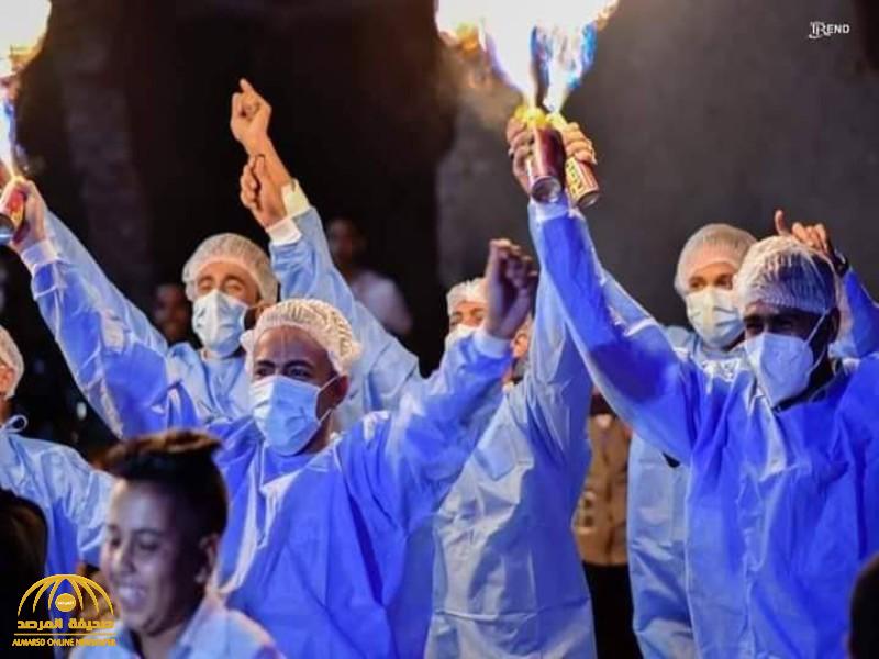 شاهد .. زواج شعبي في مصر  يثير الجدل بسبب ملابس زملاء العريس  !
