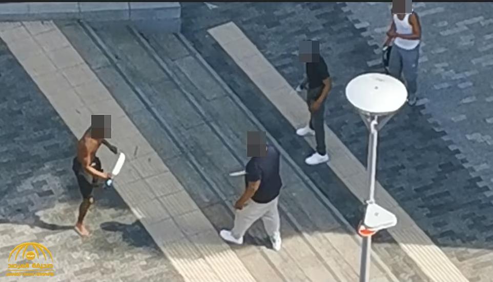 ليلة دامية.. شاهد: مشاجرة عنيفة بالسكاكين  بين البلطجية في لندن