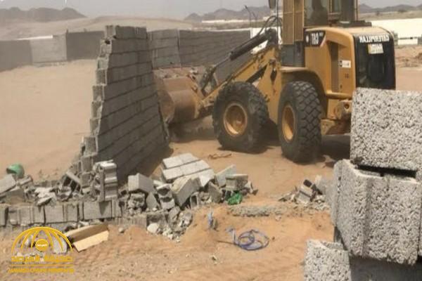 إزالة "أحواش"  مخالفة  بمساحة 15 ألف متر مربع بجدة