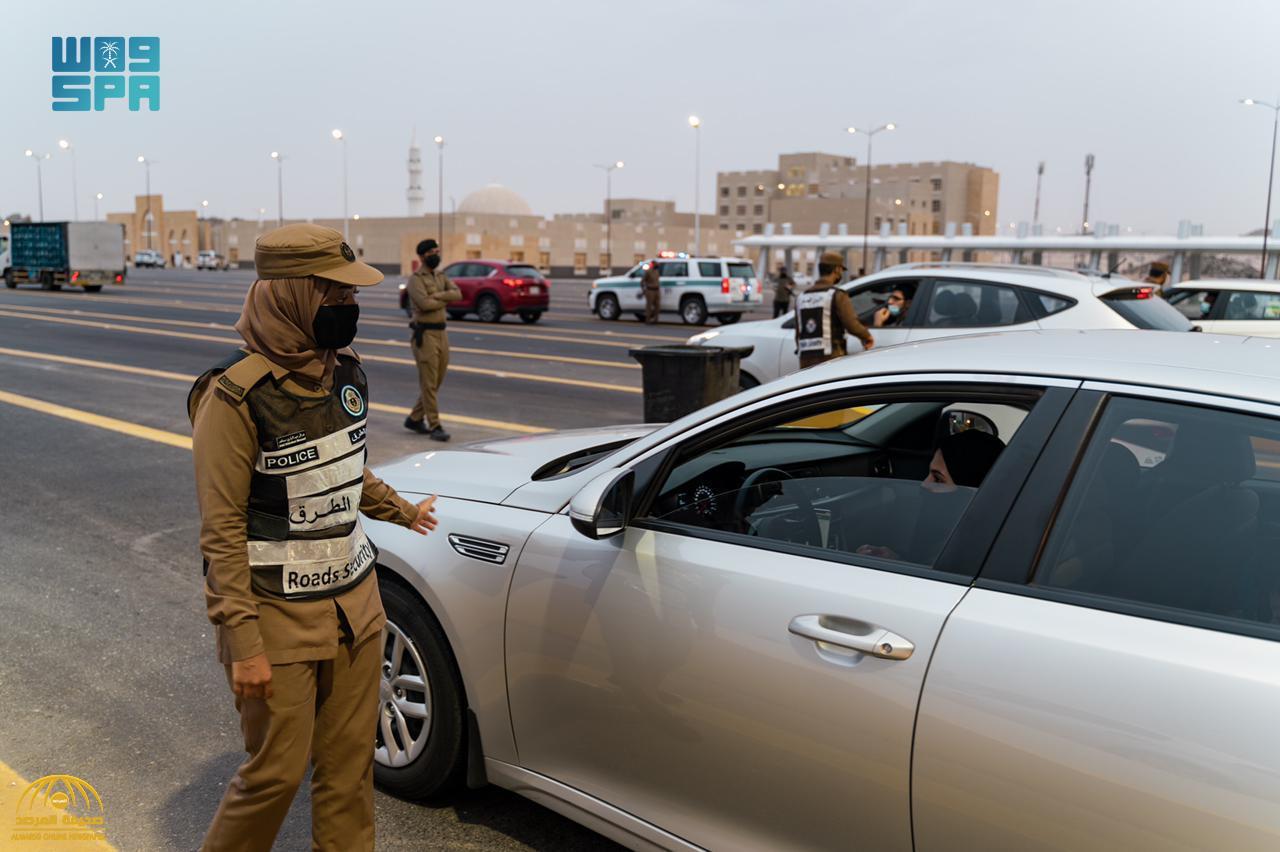 شاهد.. الشرطة النسائية تشارك في تنظيم موسم الحج