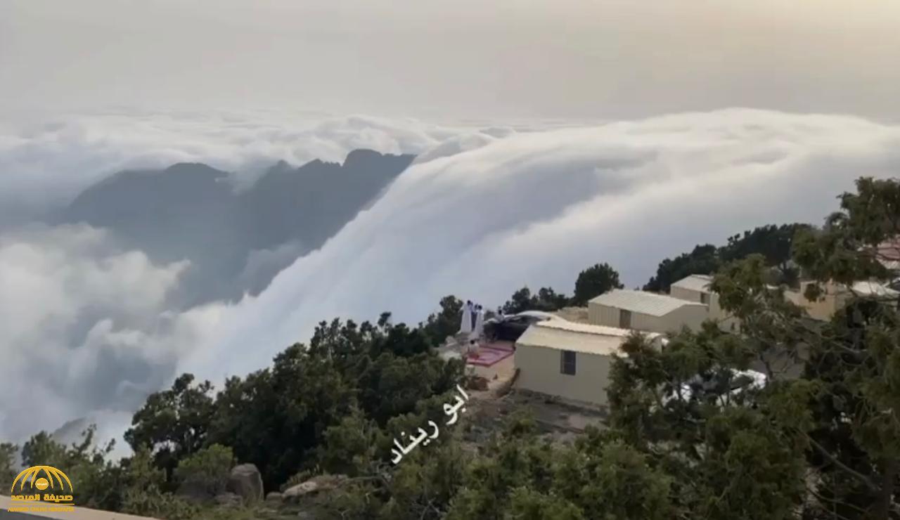 ليست شلالات نياجرا الشهيرة.. شاهد.. منظر عجيب لشلال من "السحاب " في "السودة" بعسير