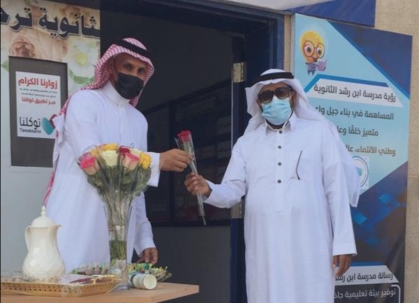 شاهد: أول صور لعودة المعلمين والمعلمات للدراسة حضورياً بعد غياب 18 شهراً بسبب كورونا