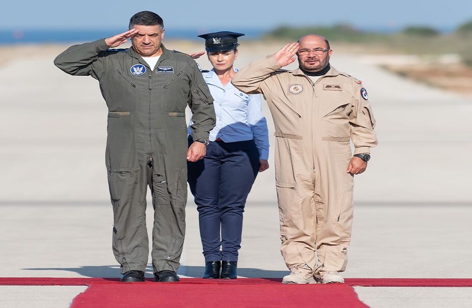 شاهد: لحظة وصول قائد القوات الجوية الإماراتية لإسرائيل.. والكشف عن سبب الزيارة!