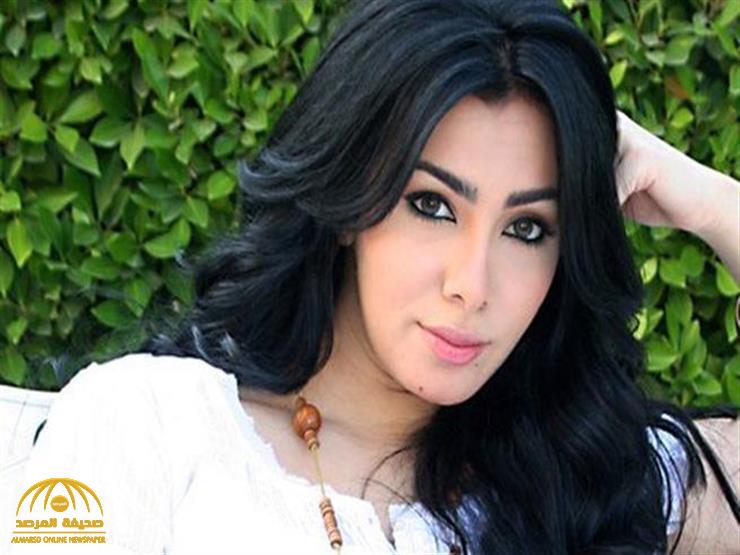 شاهد.. الفنانة ميرهان حسين تظهر بالحجاب والعباءة أثناء تواجدها في المملكة.. وتعلق:قضيت وقت جميل