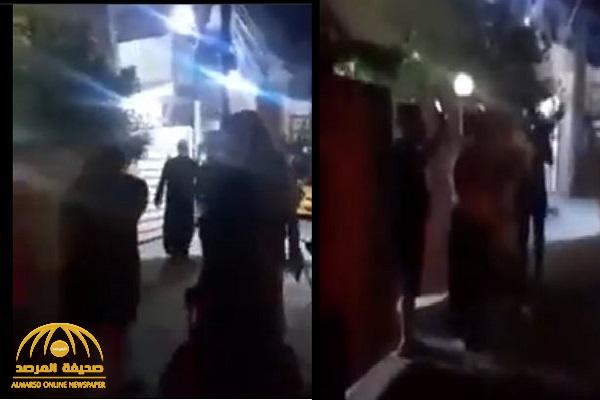 شاهد: عراقيون من قبيلة "شمر" يحاصرون منزل شخص أساء للقبيلة بتعليق على "فيس بوك"