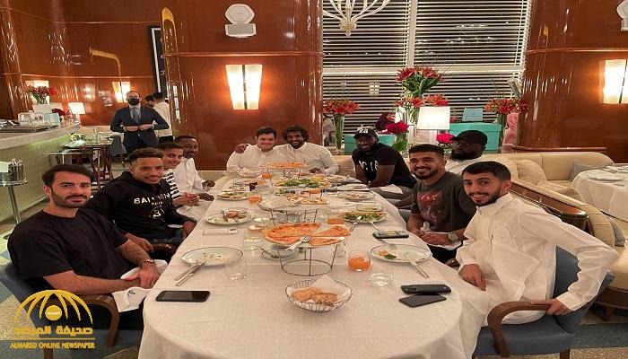 الأميرة ريما بنت طلال تنشر صورة ابنها مع لاعبي الهلال.. وهكذا علقت