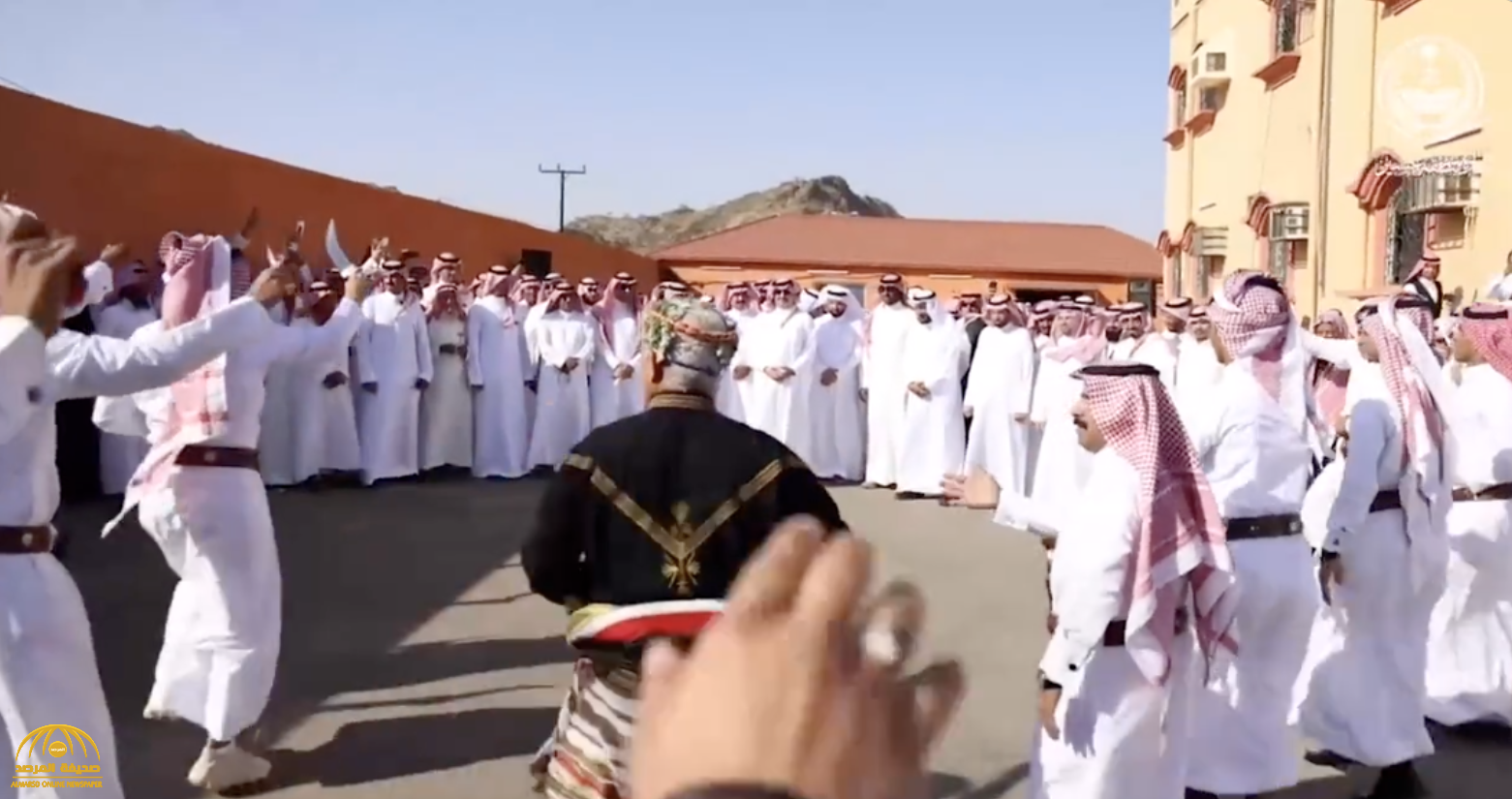 شاهد.. أمير عسير يشهد توقيع صلح بين أفراد قبيلة "المنجحة" بعد خلاف دام لأكثر من 10 سنوات!