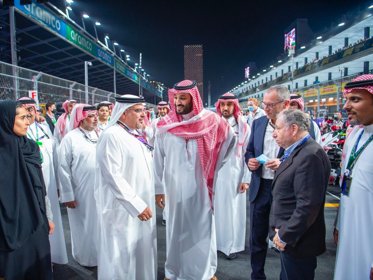 شاهد.. لحظة وصول "ولي العهد" إلى حلبة كورنيش جدة لحضور سباق جائزة السعودية الكبرى لـ"سباق فورمولا1"