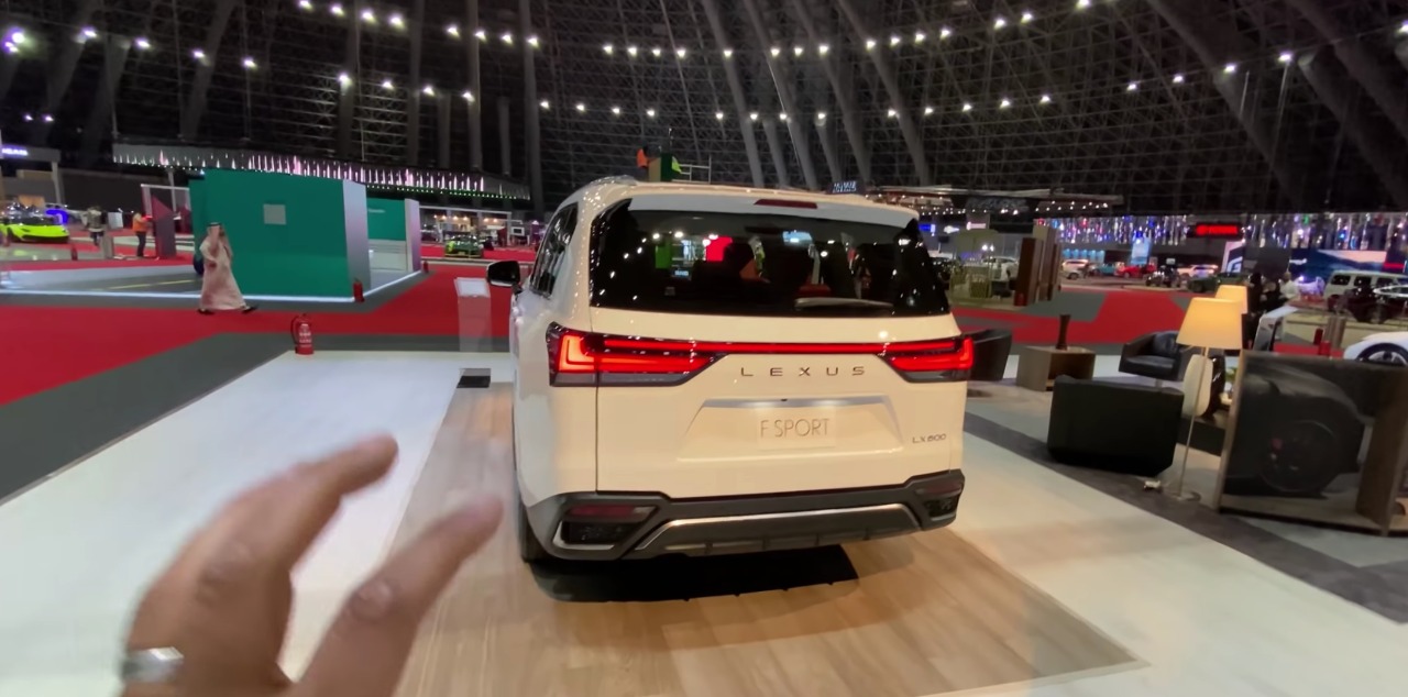 شاهد: سيارة "جيب لكزس سبورت 2022" تصل المملكة.. والكشف عن مواصفاتها وسعرها