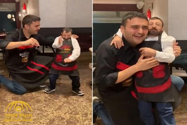 شاهد.. الشهير كوكسال بابا يرقص مع الشيف بوراك