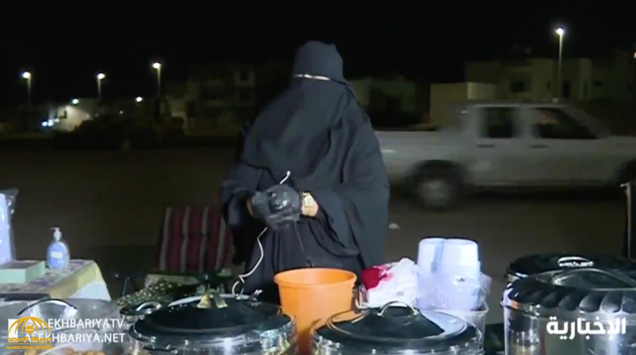 وفاة "أم محمد" يتصدر تويتر.. أشهر بائعة بسطة في حائل وصاحبة مقولة "يخسى الجوع وأنا أمك"