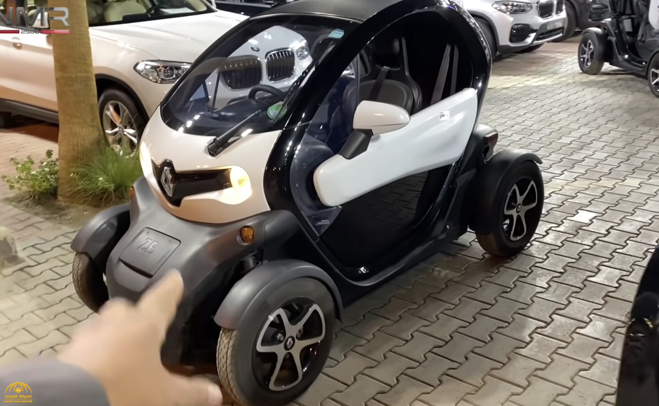 شاهد.. وصول أصغر سيارة كهربائية في العالم إلى الرياض .. والكشف عن مواصفاتها وسعرها  ومدة شحنها