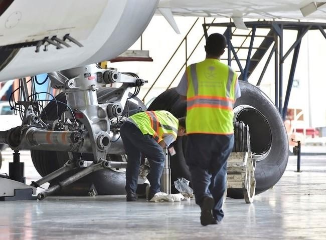 بمكافأة شهرية 3 آلاف ريال.. الخطوط السعودية تعلن عن برنامج تدريب منتهي بالتوظيف لحملة الثانوية فأعلى