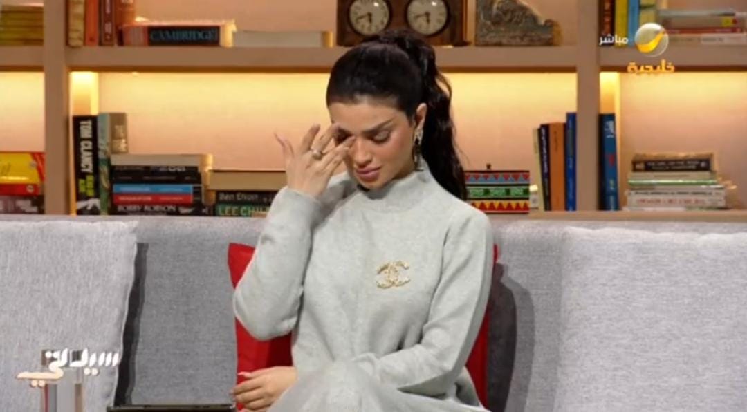 شاهد.. بكاء مذيعات برنامج سيدتي بسبب قصة مأساوية لفتاة  حملت "سفاحًا"
