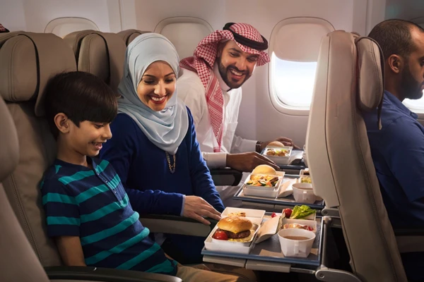 اللجنة الدائمة للإفتاء: يستحب الإفطار عند السفر في القطار أو الطائرة أوالسيارة إذا بلغت مسافة السفر 80 كيلو فأكثر