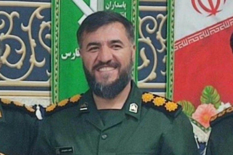 مقتل القيادي في الباسيج "إبراهيم مرتضوي" في قصف استهدف مدينة شيراز بإيران