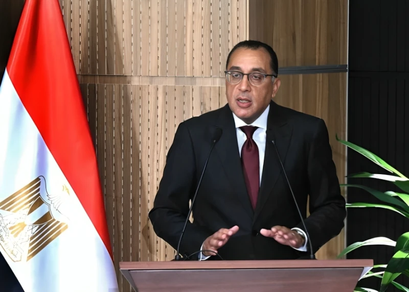 رئيس الوزراء المصري: سنضطر لاتخاذ إجراءات صعبة في حال ارتفع سعر النفط إلى 150 دولارًا للبرميل