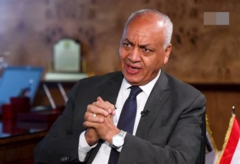 الإعلامي مصطفي بكري  يدعو لجمع تبرعات لسداد ديون مصر