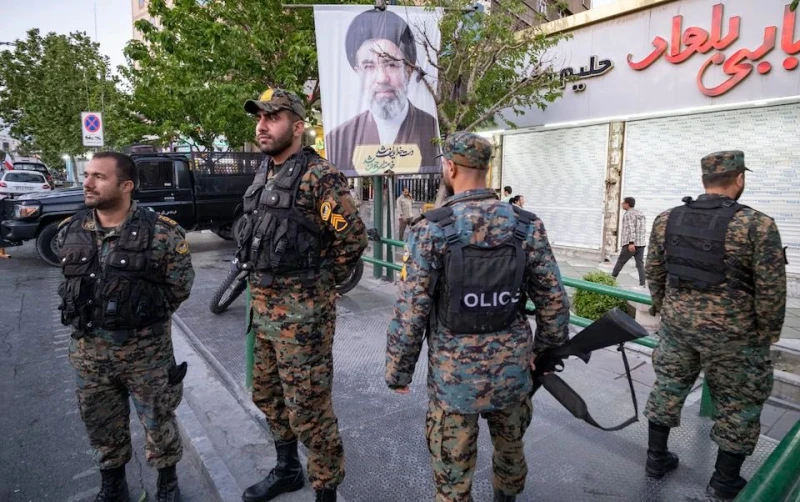 يطبقون قوانين الحجاب الصارمة ويفتشون السيارات.. انتشار دوريات لـ"الحشد الشعبي العراقي" في إيران