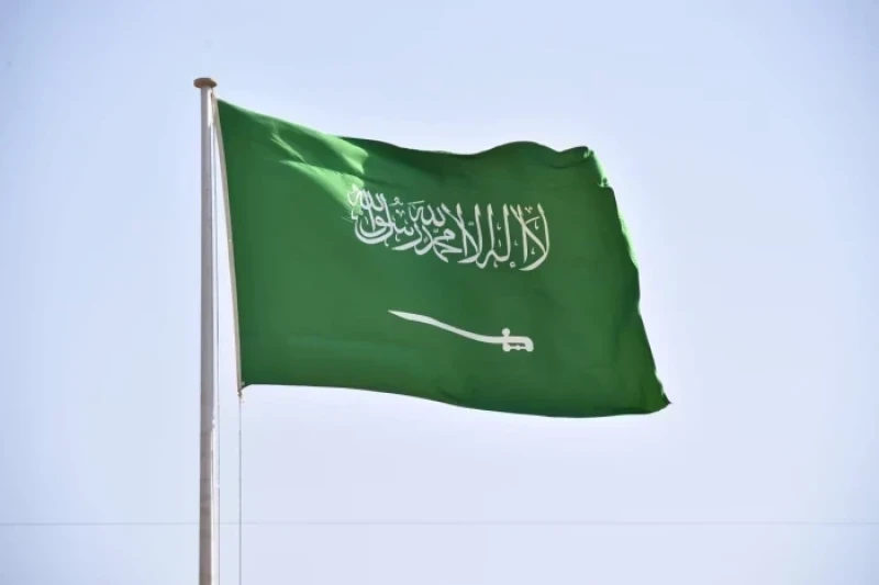 أول تعليق من المملكة بعد استهداف ناقلة نفط إماراتية أثناء عبورها مضيق هرمز
