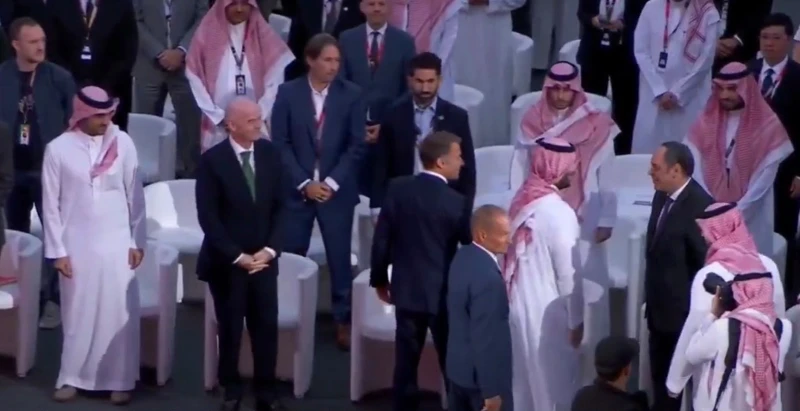 بالفيديو: لحظة وصول ولي العهد والرئيس الفرنسي مقر حفل اختتام بطولة كأس العالم للرياضات الإلكترونية 2026 في باريس