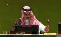 بالفيديو: وزير الخارجية يضرب بالمطرقة ويعلن رفع جلسة المؤتمر الدولي لتسوية القضية الفلسطينية وحل الدولتين